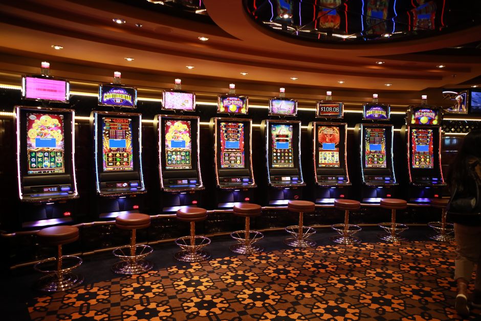 iGaming in 2025: Slots, Poker, and the Art of Not Going Broke